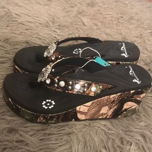 Montana West flip flops!